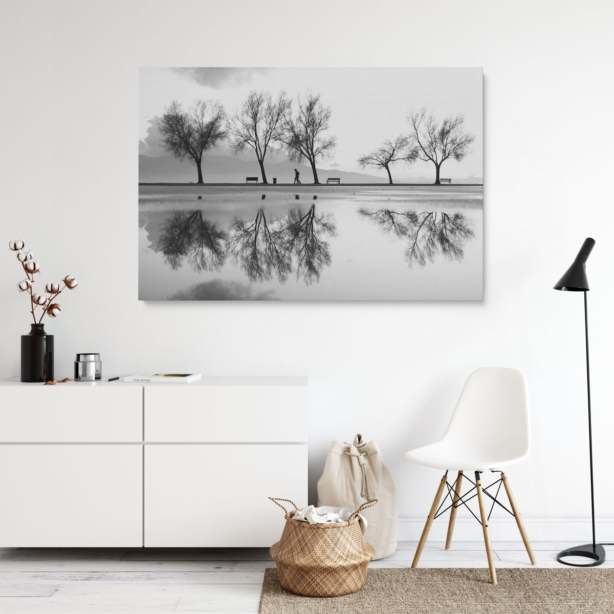 karaÿapyakadan-bir-yansapma-taulu_1_850431_3 KarAYApyaka'dan Bir YansApma-sisustustaulu jossa pari penkkiä vierekkäin pellolla.