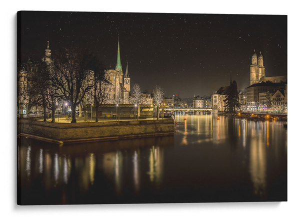 Zürich-taulu kuvaajalta Petros Mitropoulos Zürich-taulu jossa kellotorni valaistaan yöllä.